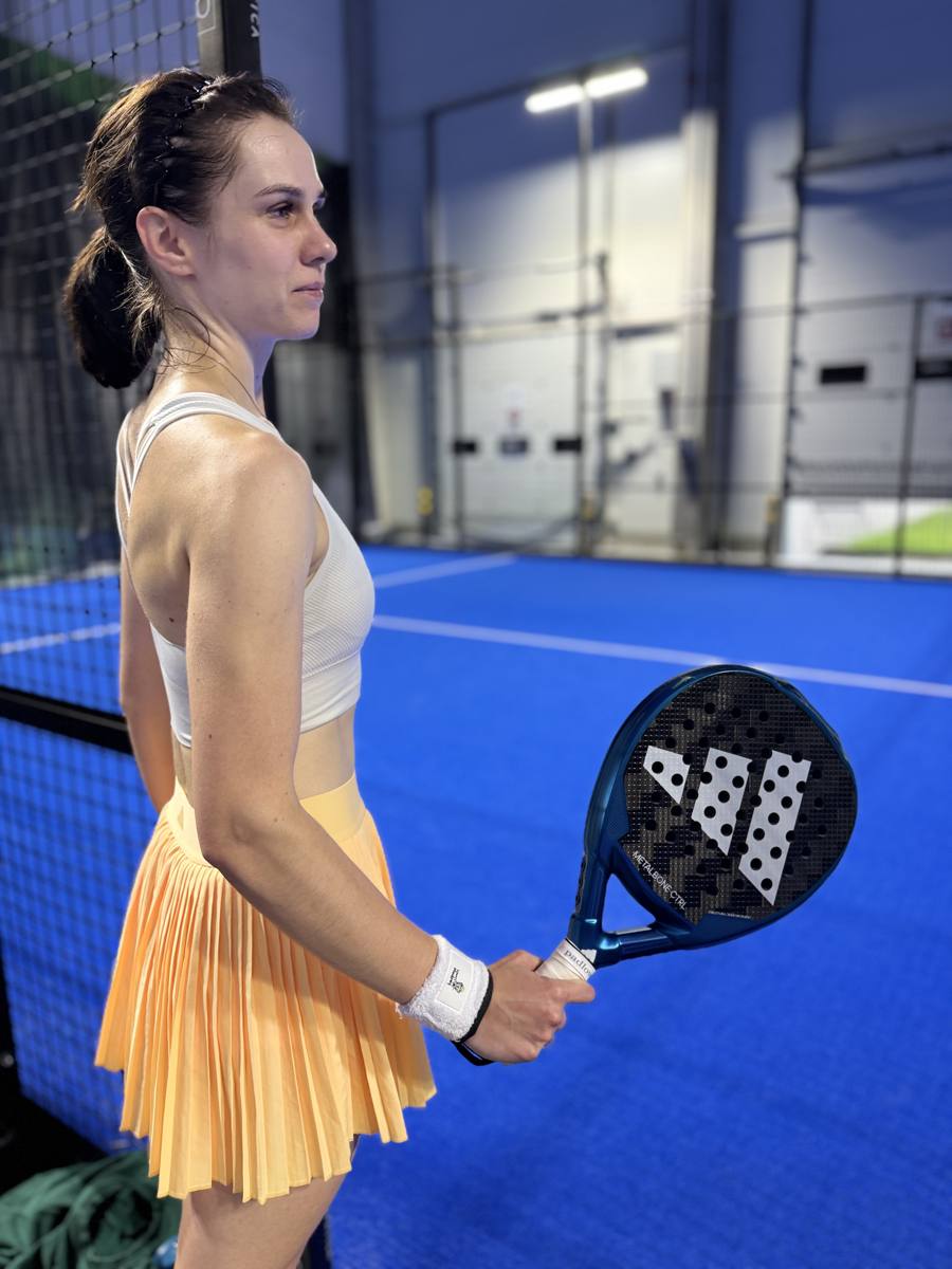 Padelowa stylizacja ze spódniczką